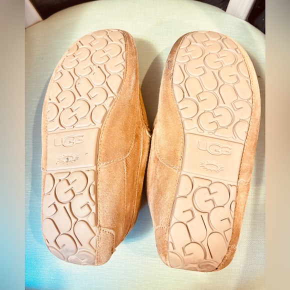 UGG Men’s Ascot Corduroy II Chestnut Slippers - Picture 15 of 15